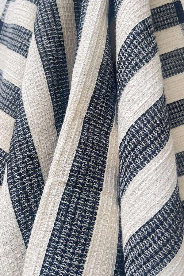 Black & Kora stripe honeycomb weave bath towel - Image 3