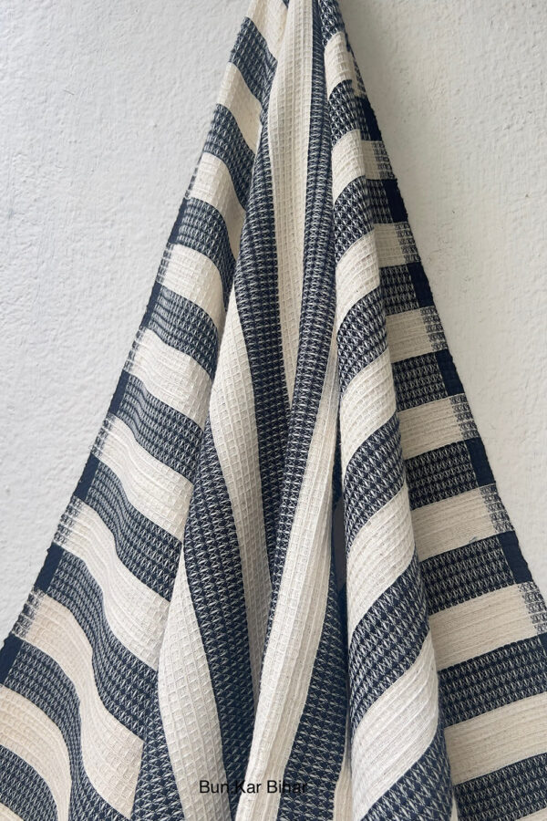 Black & Kora stripe honeycomb weave bath towel - Image 4