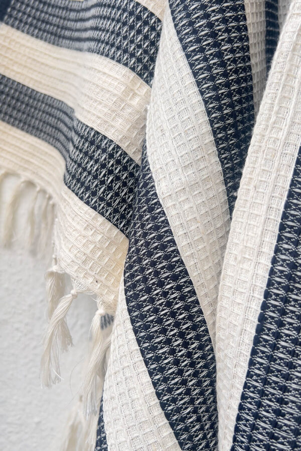 Black & Kora stripe honeycomb weave bath towel - Image 2