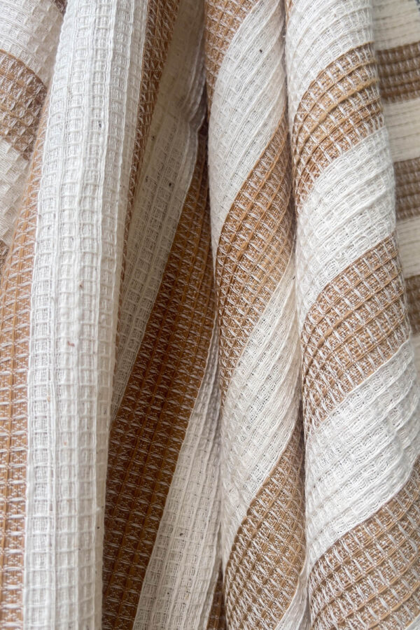 Honeycomb Khaki & Kora striped bath towel - Image 4