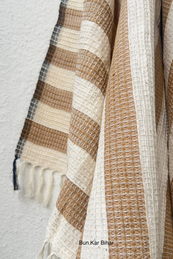 Honeycomb Khaki & Kora striped bath towel - Image 3